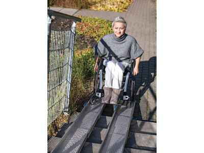 Lehká skládací rampa pro invalidní vozík