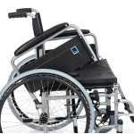 Mechanický invalidní vozík s odnímatelnými koly