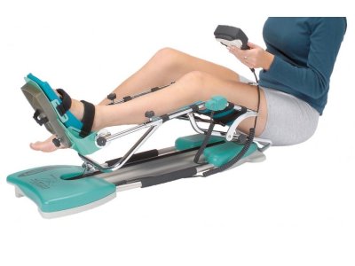 Kolenní motodlaha – pasivní cvičení po operaci kolene v domácím prostředí