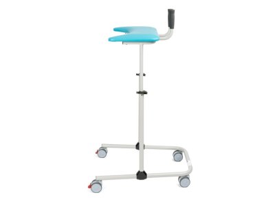 Vysoké chodítko s podpůrnou deskou – boční pohled