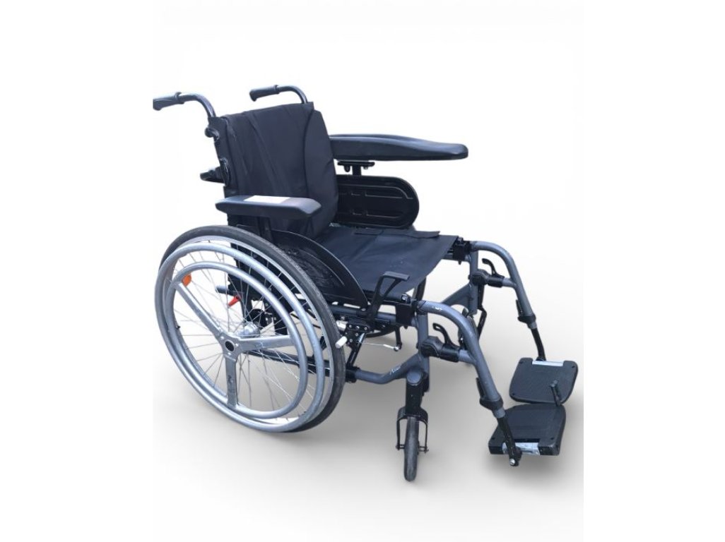 Invalidní vozík Invacare Action 4 NG - ovládání na pravou ruku č. 176