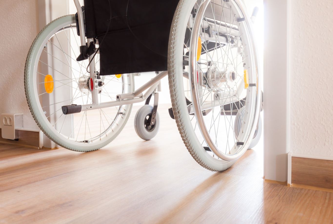 Domácí péče o seniora: které pomůcky opravdu potřebujete a jak je vybrat