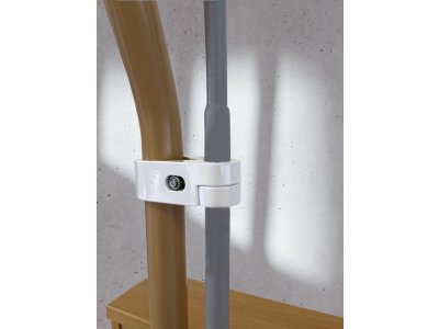 Lampa s klipsnou k polohovací posteli