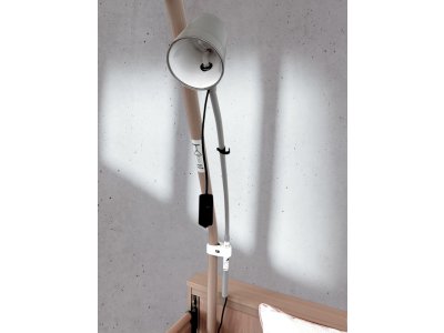 Lampa na čtení s klipsnou na hrazdě polohovacího lůžka Burmeier